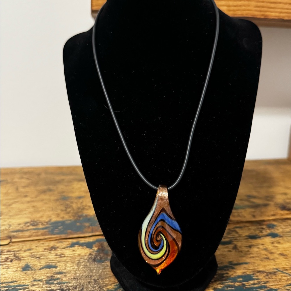 Elegant Swirl Glass Pendant Necklace